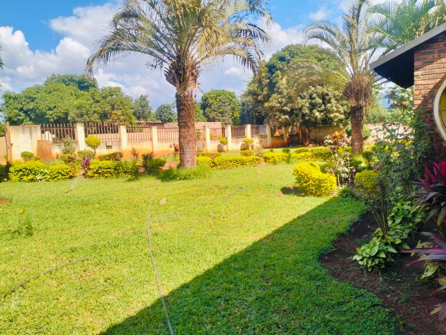5 Bedroom Property for Sale in Lenyenye Limpopo
