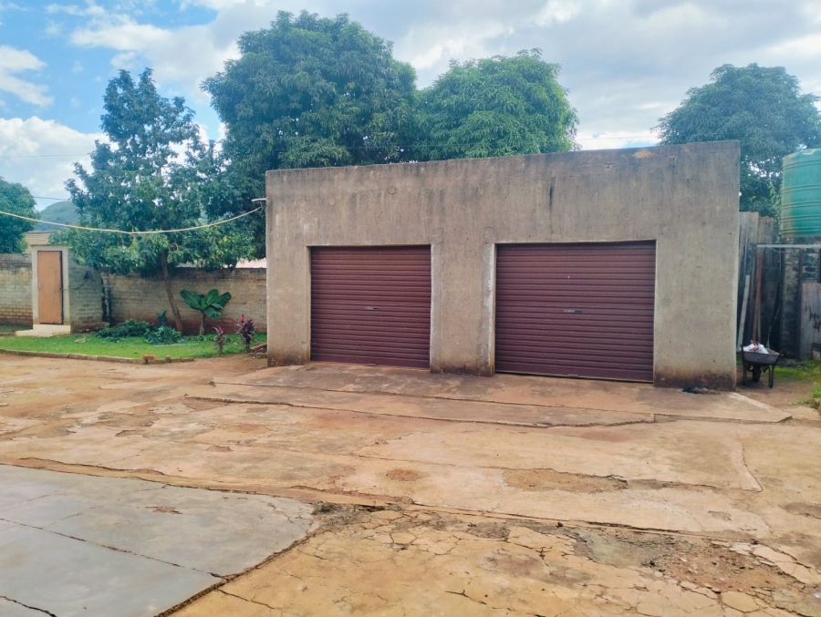 5 Bedroom Property for Sale in Lenyenye Limpopo