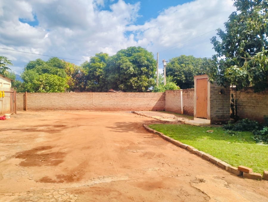 5 Bedroom Property for Sale in Lenyenye Limpopo
