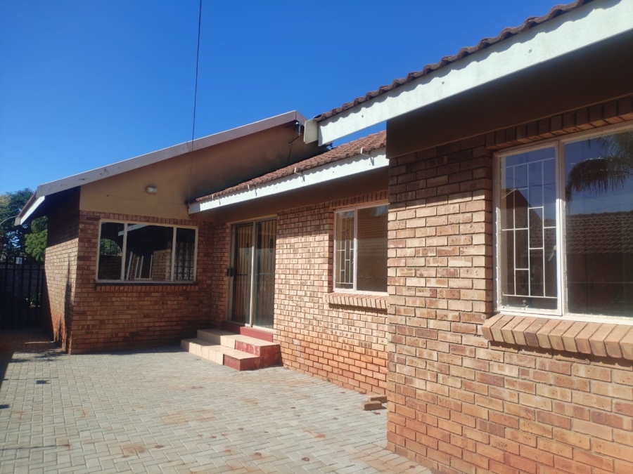 To Let 3 Bedroom Property for Rent in Flora Park Limpopo