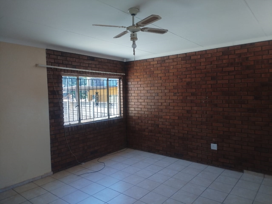 To Let 3 Bedroom Property for Rent in Flora Park Limpopo
