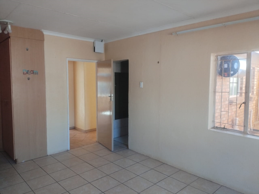 To Let 3 Bedroom Property for Rent in Flora Park Limpopo