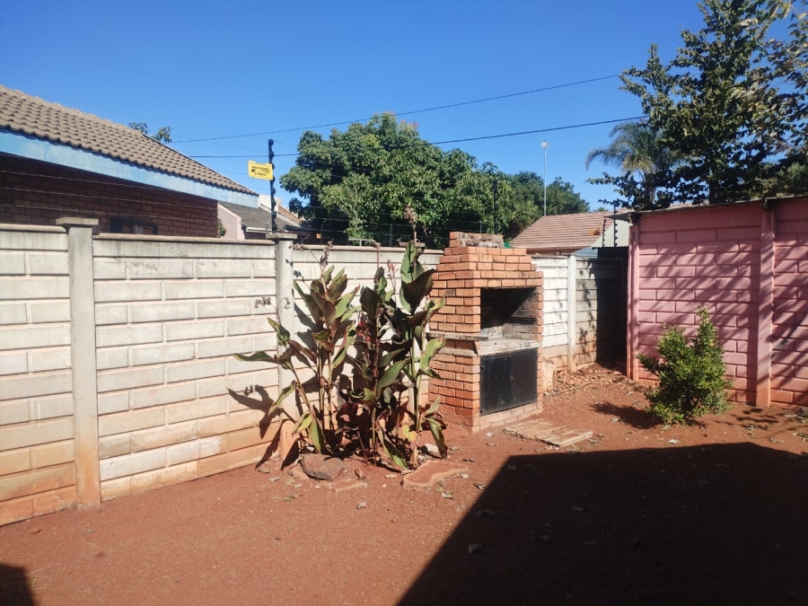 To Let 3 Bedroom Property for Rent in Flora Park Limpopo