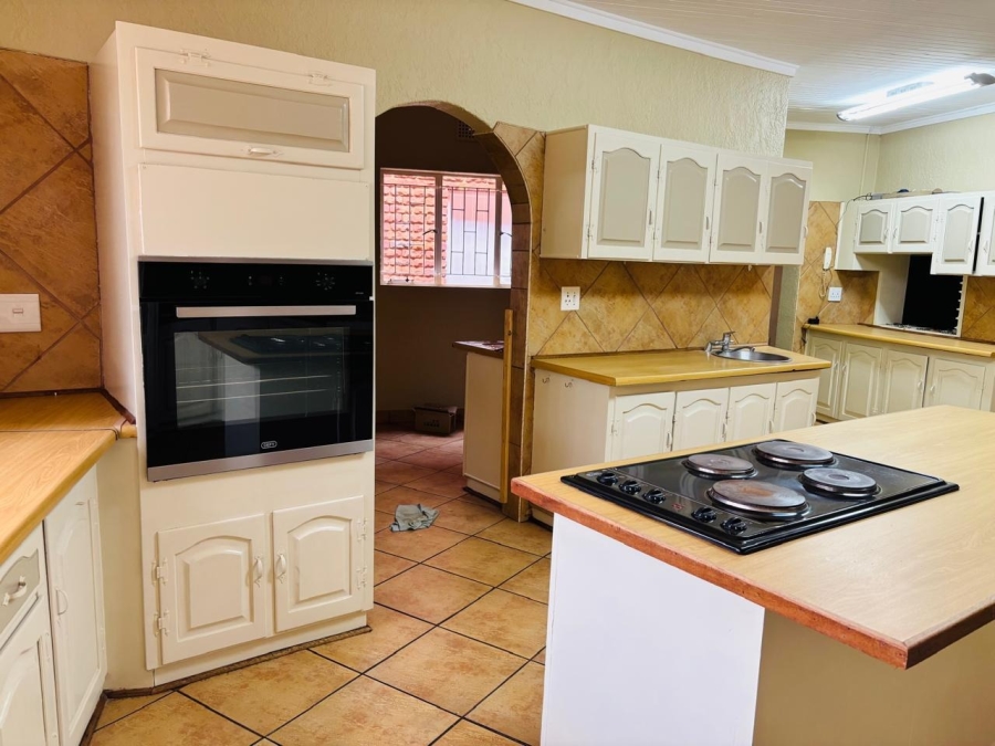 To Let 5 Bedroom Property for Rent in Chroompark Limpopo
