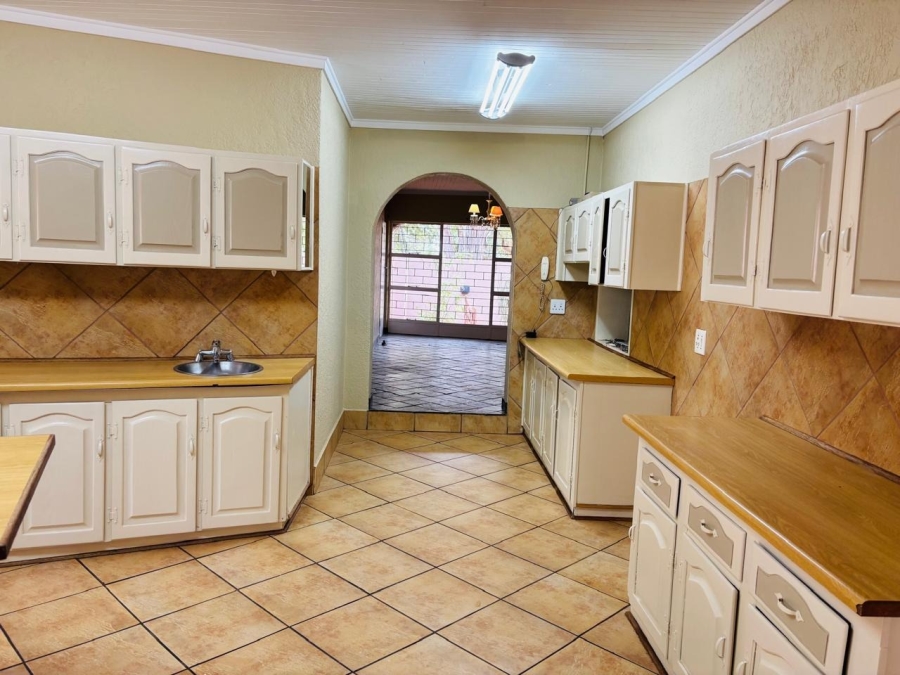 To Let 5 Bedroom Property for Rent in Chroompark Limpopo