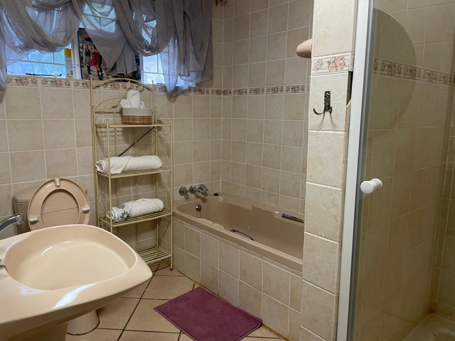 5 Bedroom Property for Sale in Aquapark Limpopo