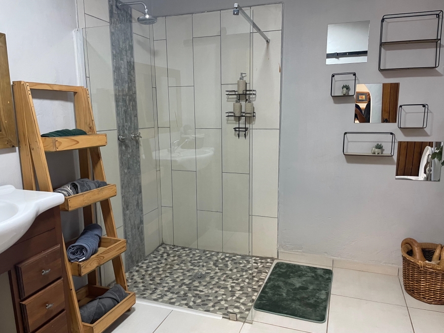 5 Bedroom Property for Sale in Aquapark Limpopo