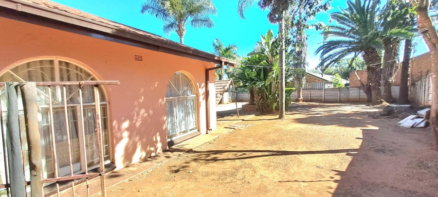 5 Bedroom Property for Sale in Fauna Park Limpopo