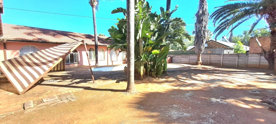 5 Bedroom Property for Sale in Fauna Park Limpopo