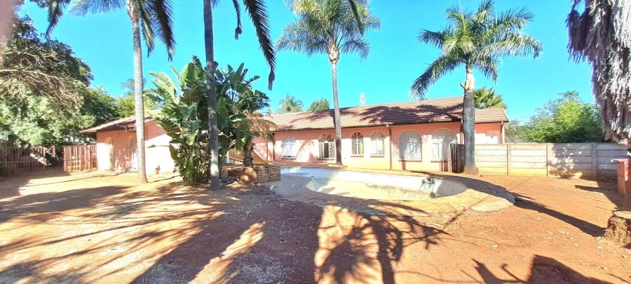 5 Bedroom Property for Sale in Fauna Park Limpopo