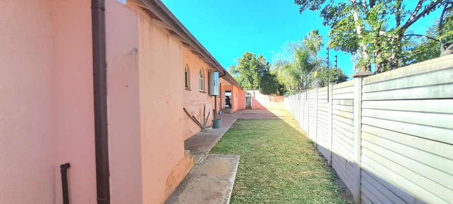 5 Bedroom Property for Sale in Fauna Park Limpopo