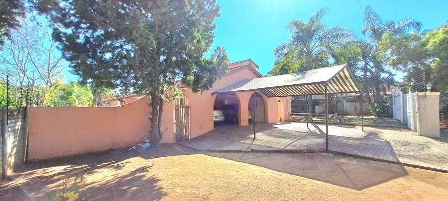 5 Bedroom Property for Sale in Fauna Park Limpopo