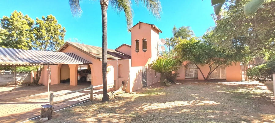 5 Bedroom Property for Sale in Fauna Park Limpopo