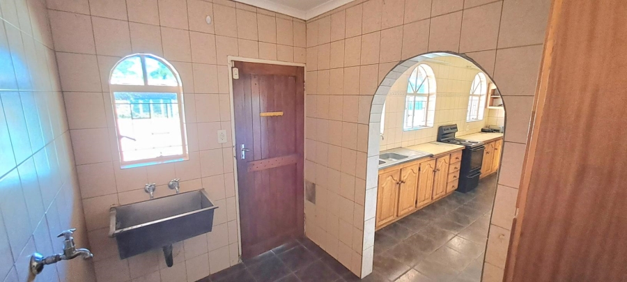 5 Bedroom Property for Sale in Fauna Park Limpopo
