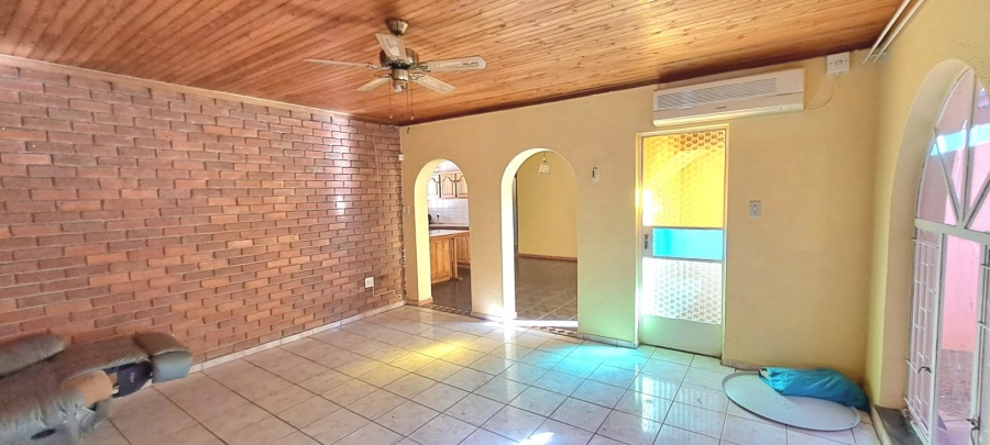 5 Bedroom Property for Sale in Fauna Park Limpopo