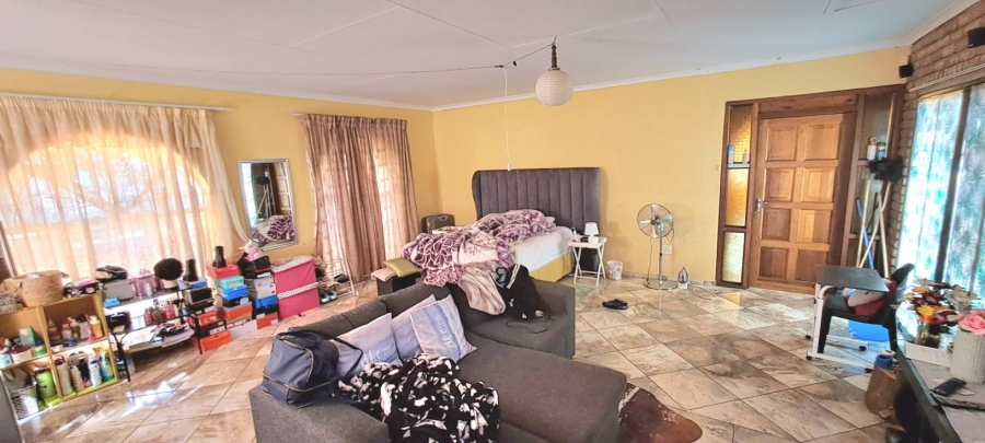 5 Bedroom Property for Sale in Fauna Park Limpopo