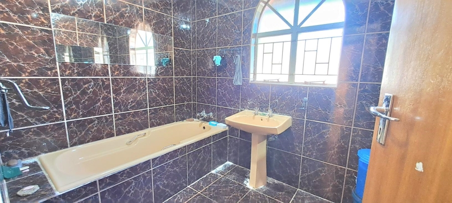 5 Bedroom Property for Sale in Fauna Park Limpopo