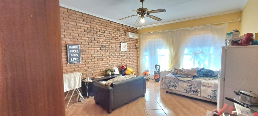 5 Bedroom Property for Sale in Fauna Park Limpopo