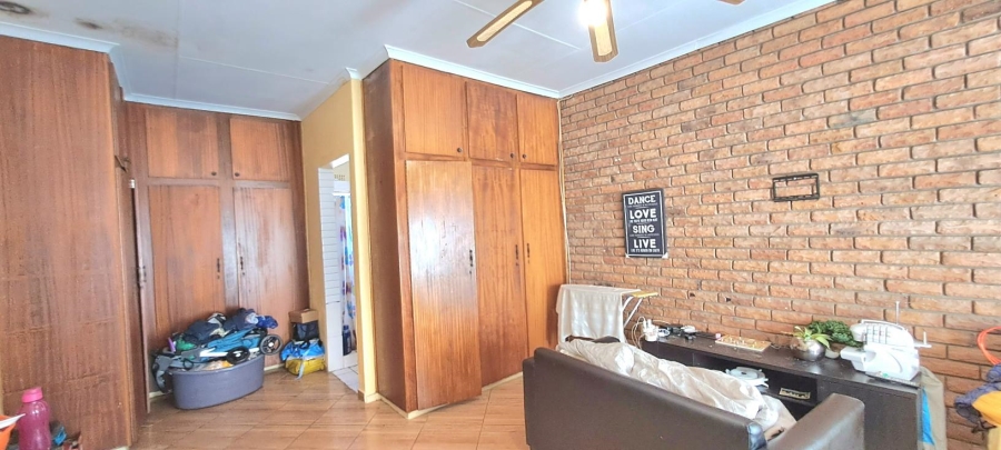 5 Bedroom Property for Sale in Fauna Park Limpopo