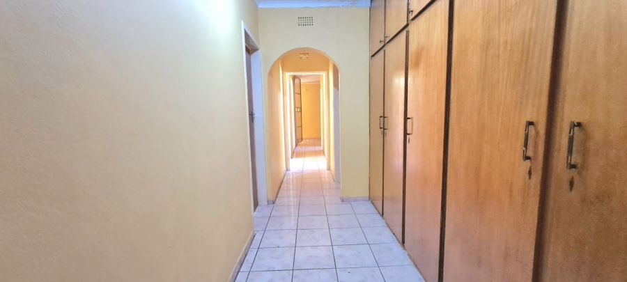 5 Bedroom Property for Sale in Fauna Park Limpopo