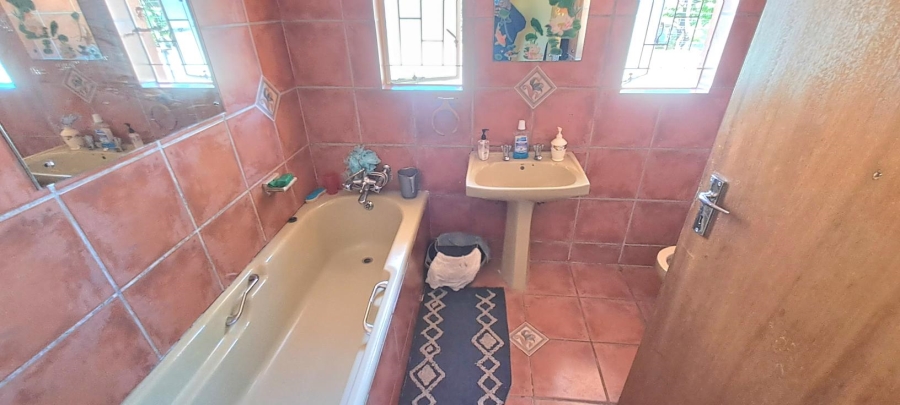 5 Bedroom Property for Sale in Fauna Park Limpopo