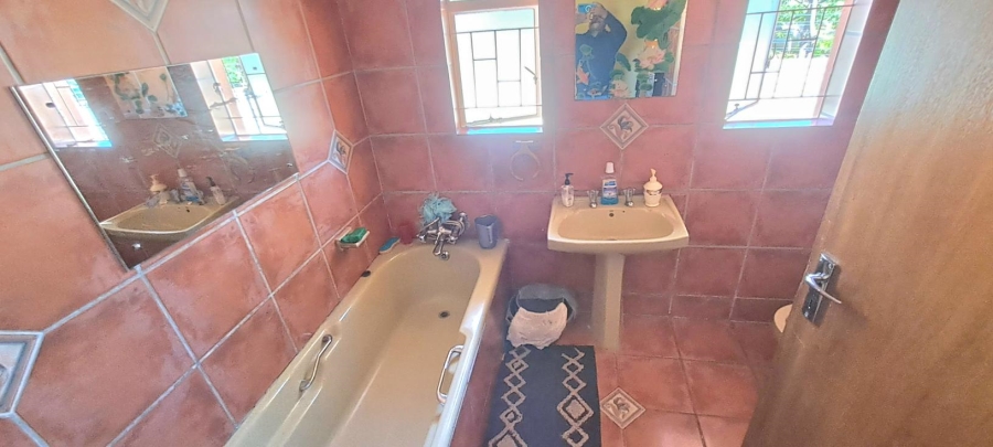 5 Bedroom Property for Sale in Fauna Park Limpopo