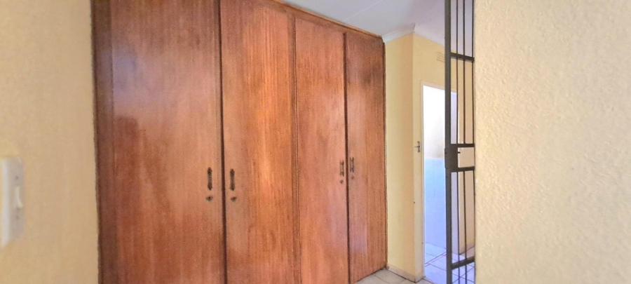 5 Bedroom Property for Sale in Fauna Park Limpopo
