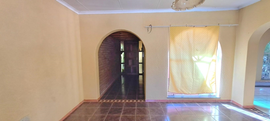 5 Bedroom Property for Sale in Fauna Park Limpopo