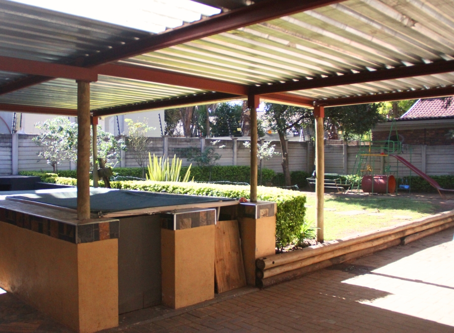 5 Bedroom Property for Sale in Fauna Park Limpopo