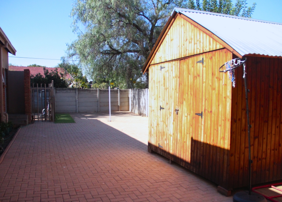 5 Bedroom Property for Sale in Fauna Park Limpopo
