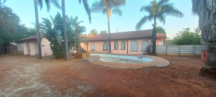 4 Bedroom Property for Sale in Fauna Park Limpopo