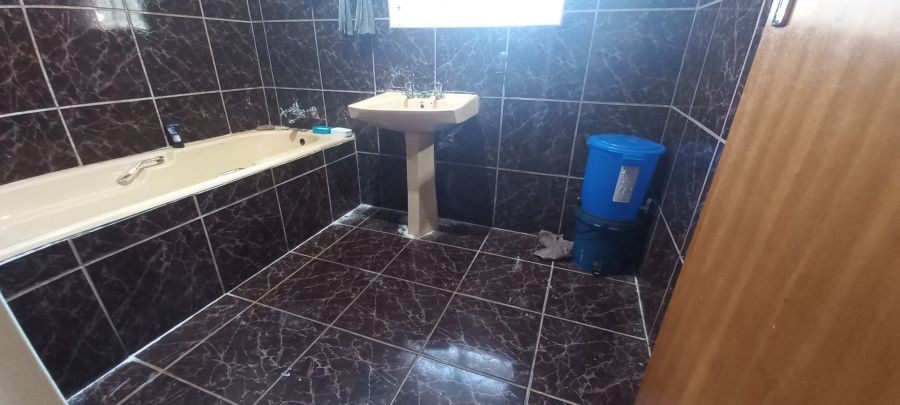 4 Bedroom Property for Sale in Fauna Park Limpopo