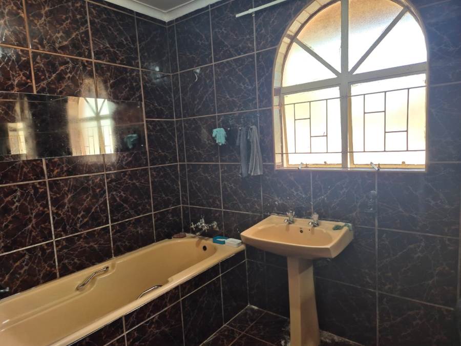 4 Bedroom Property for Sale in Fauna Park Limpopo