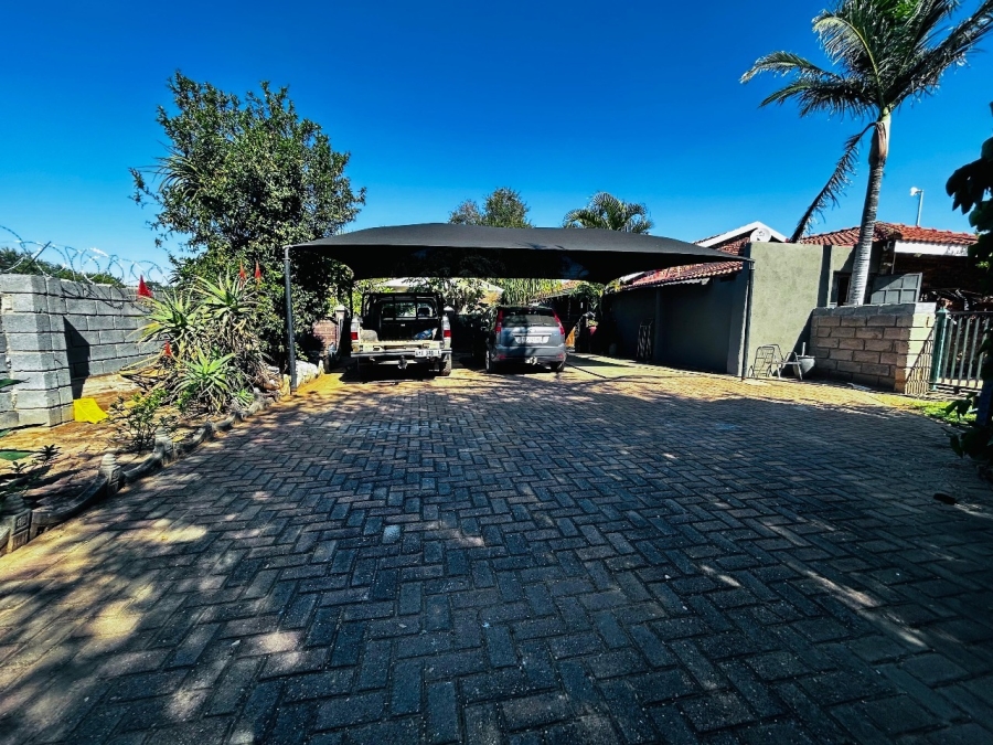 3 Bedroom Property for Sale in Chroompark Limpopo