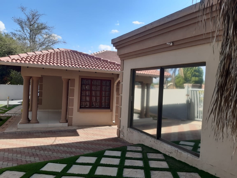 To Let 4 Bedroom Property for Rent in Fauna Park Limpopo