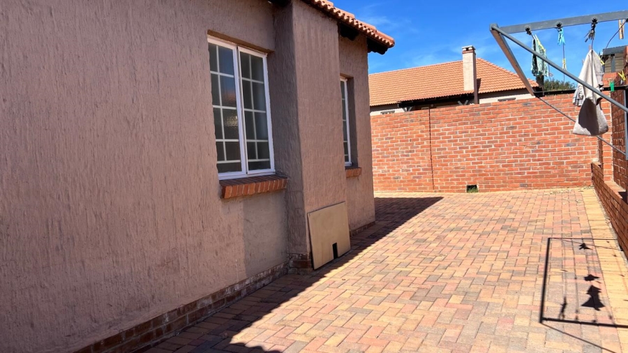 To Let 3 Bedroom Property for Rent in Bendor Limpopo