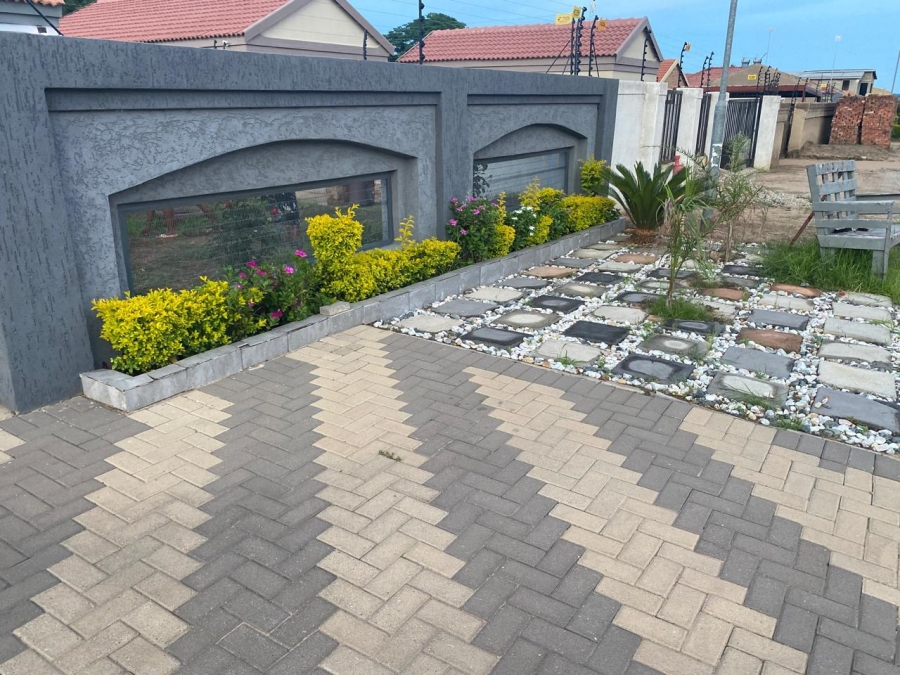 3 Bedroom Property for Sale in Rethabile Gardens Limpopo