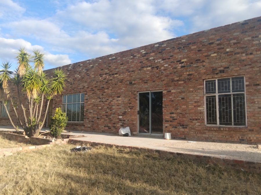 5 Bedroom Property for Sale in Myngenoegen A H Limpopo