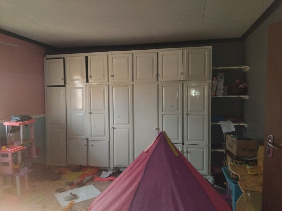 5 Bedroom Property for Sale in Myngenoegen A H Limpopo