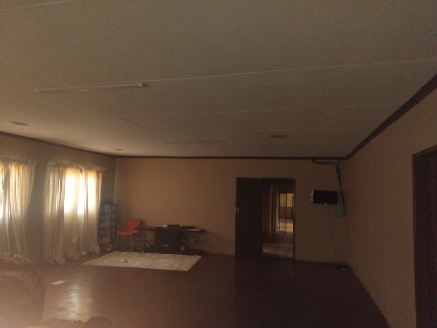 5 Bedroom Property for Sale in Myngenoegen A H Limpopo