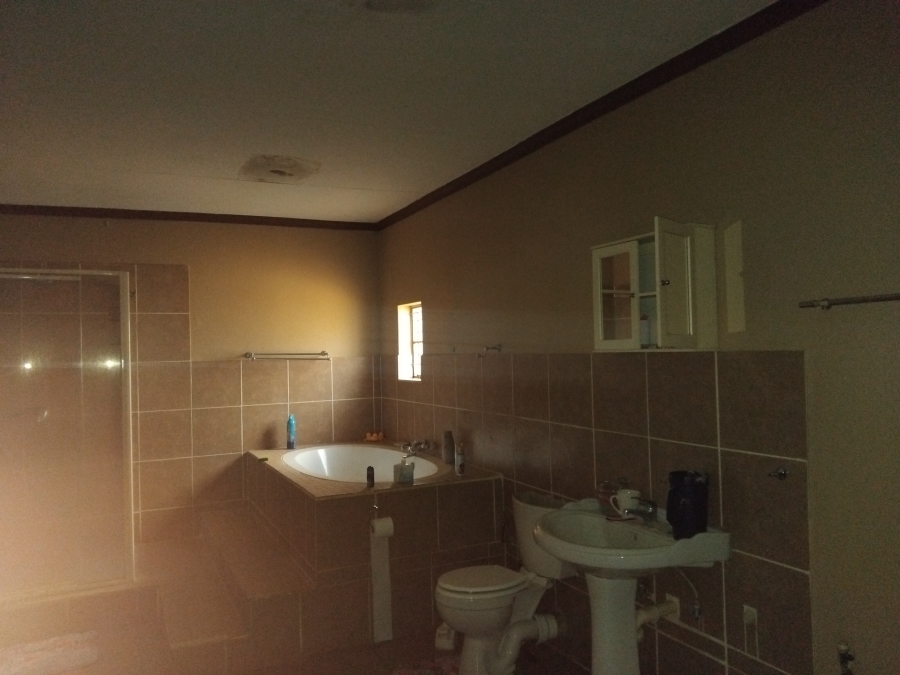 5 Bedroom Property for Sale in Myngenoegen A H Limpopo