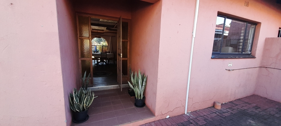 2 Bedroom Property for Sale in Chroompark Limpopo