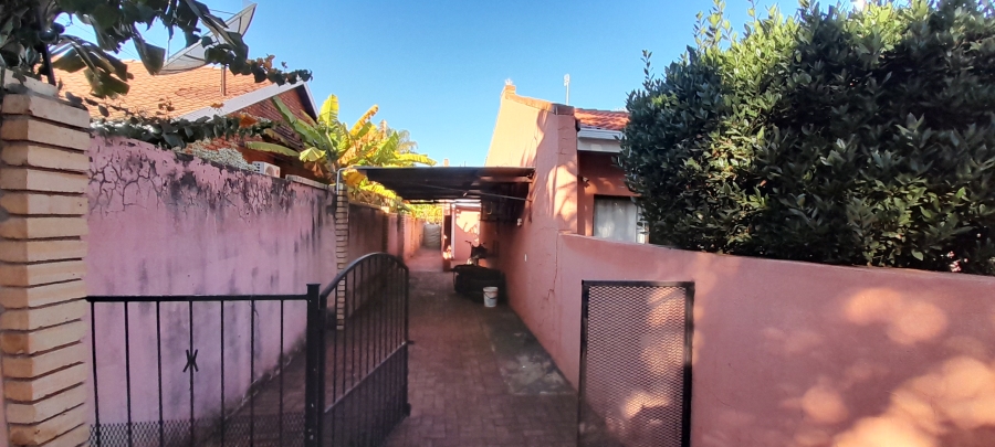 2 Bedroom Property for Sale in Chroompark Limpopo