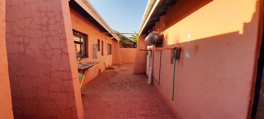 2 Bedroom Property for Sale in Chroompark Limpopo