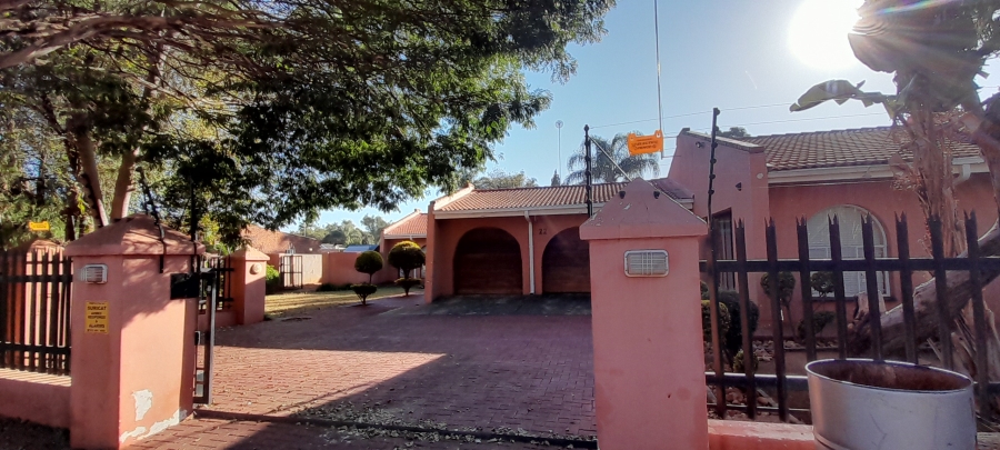 2 Bedroom Property for Sale in Chroompark Limpopo