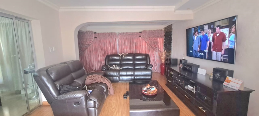 5 Bedroom Property for Sale in Flora Park Limpopo