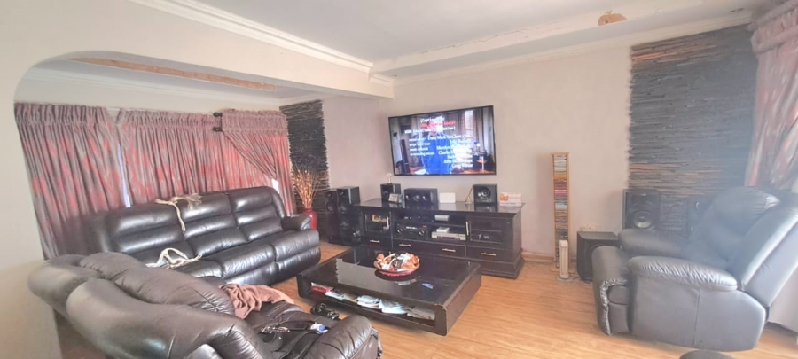 5 Bedroom Property for Sale in Flora Park Limpopo