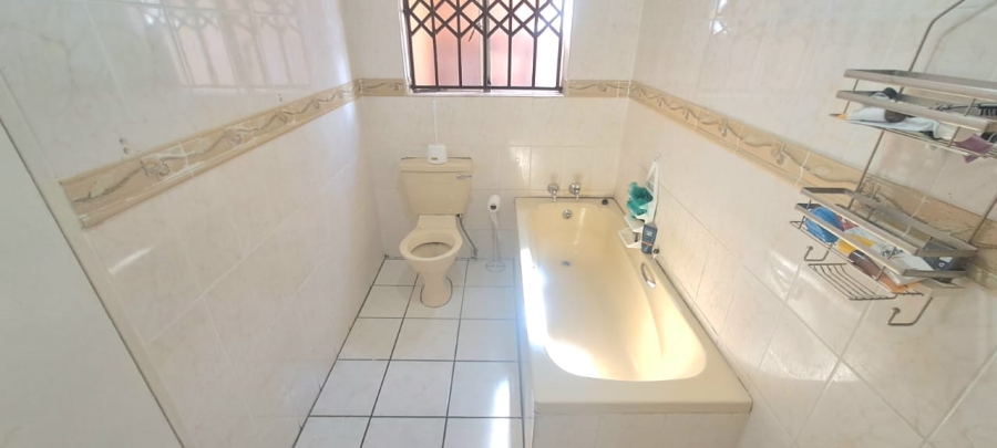 5 Bedroom Property for Sale in Flora Park Limpopo
