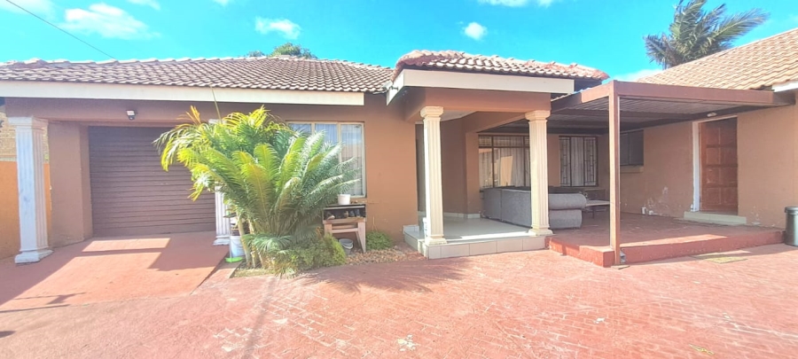 5 Bedroom Property for Sale in Flora Park Limpopo