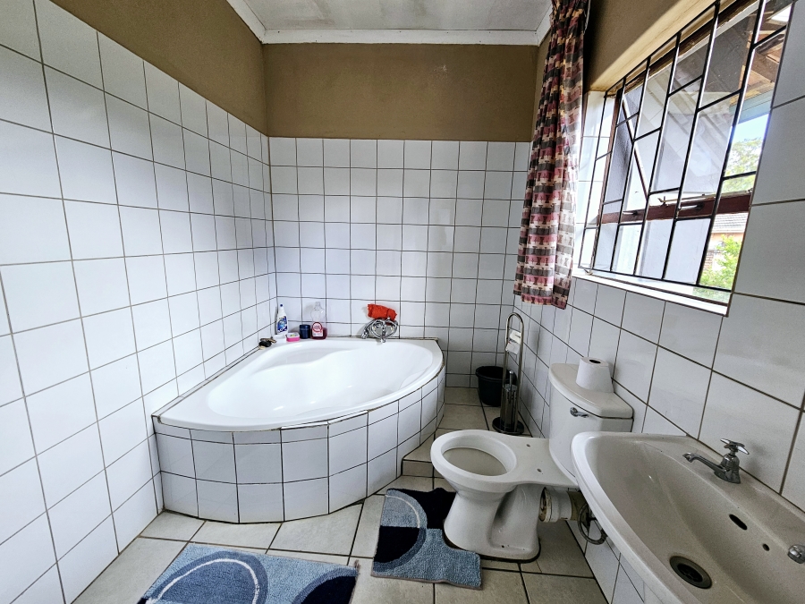 5 Bedroom Property for Sale in Louis Trichardt Limpopo